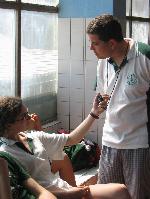 Verča měří Zdeňkovi