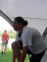 Andy začíná od ponožek