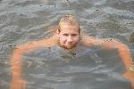 Tomáš plave s přírodou