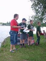 vyhlášení 1km žáků - 1. Lukas Pavlov, 2. Matěj Kozubek a 4. Tomáš Kozubek