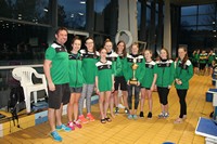 ženy vítězky s trenérem