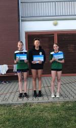 vyhlášení kadetky 3 km - 1. Natka Gacek, 2. Nikol a 3. Elen Svobodová